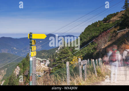 Randonneur à la station de montagne Mont Tegelberg Banque D'Images