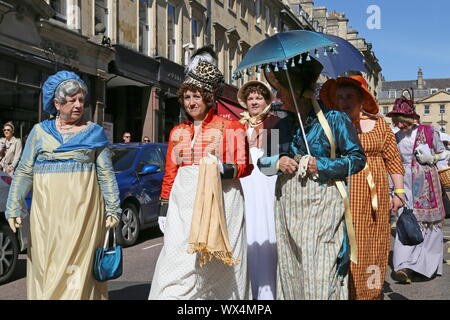 Grand Regency Promenade costumée, Jane Austen Festival, Milsom Street, Bath, Somerset, Angleterre, Grande-Bretagne, Royaume-Uni Royaume-Uni, Europe Banque D'Images