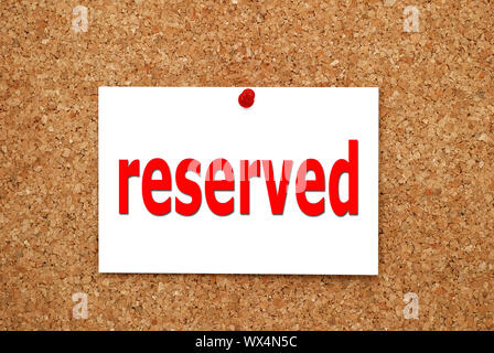 Réservés enseigne est apposée sur un panneau de liège Banque D'Images