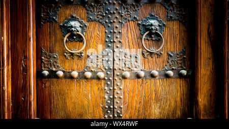 Vieille porte chinoise Banque D'Images