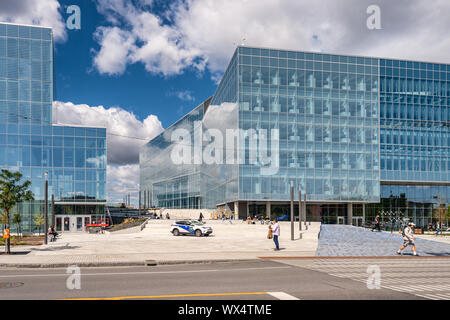 Montréal, CA - 16 septembre 2019 : le nouveau Complexe des sciences de l'Université de Montréal sur le campus de MIL. Banque D'Images