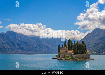 Sur l'église San George's Island dans la baie de Kotor Banque D'Images