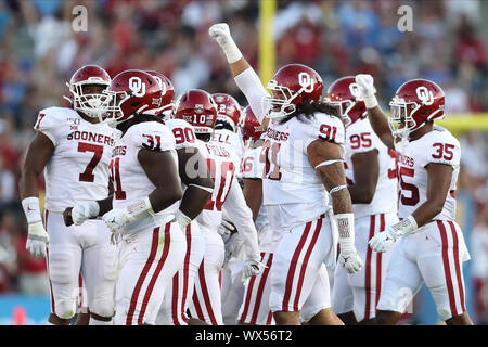 Pasadena, Californie, USA. 14Th Sep 2019. Oklahoma Sooners joueurs célébrer après une interception du Texas au cours du jeu par rapport à l'Oklahoma Sooners et l'UCLA Bruins au Rose Bowl. Credit : csm/Alamy Live News Banque D'Images