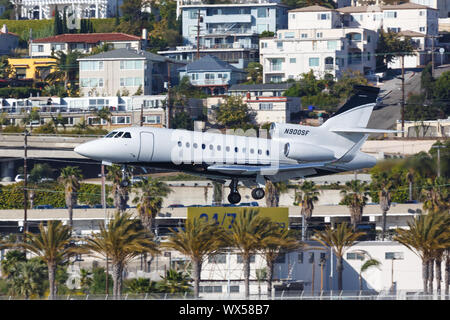 San Diego, Californie - le 13 avril 2019 : Secteur Dassault Falcon 900 avion à l'aéroport de San Diego (SAN) aux États-Unis. Banque D'Images