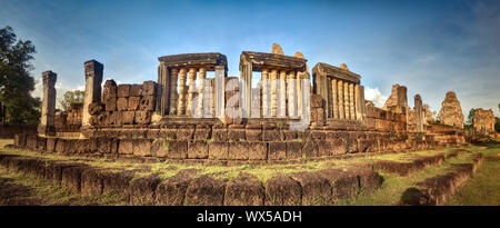 Temple Pre Rup au coucher du soleil. Siem Reap. Le Cambodge. Panorama Banque D'Images