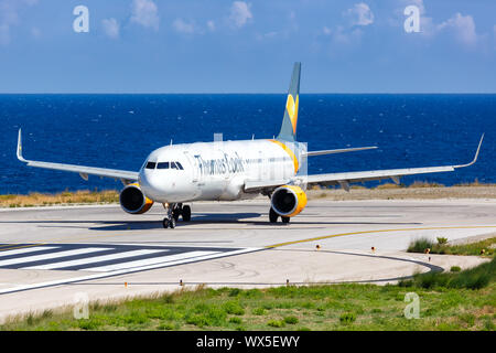 Skiathos, Grèce - 30 juillet 2019 : Thomas Cook Airlines Scandinavie Airbus A321 avion à l'aéroport de Skiathos (JSI) en Grèce. Banque D'Images