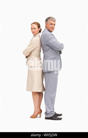 Portrait des gens d'affaires dos à dos contre le fond blanc Banque D'Images