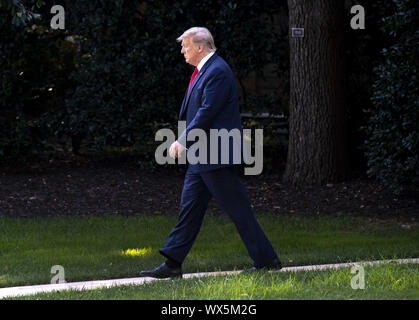 Washington DC, USA. 16 Sep, 2019. Le président Donald Trump quitte la Maison Blanche pour un voyage au Nouveau Mexique et en Californie, à Washington, DC le lundi, Septembre 16, 2019. Credit : UPI/Alamy Live News Banque D'Images
