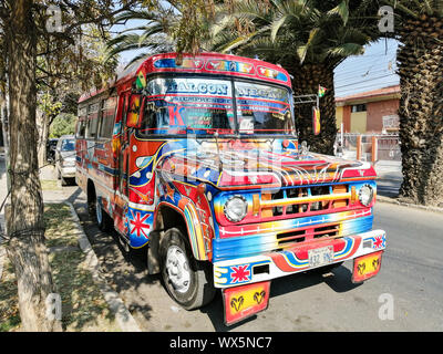 Cochabamba - Bolivie, 13 août 2019 : transport de passagers par autobus au centre-ville de Cochabamba, Bolivie Banque D'Images