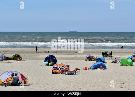 Les gens sur la plage de l'île de Texel (pays-Bas) Banque D'Images