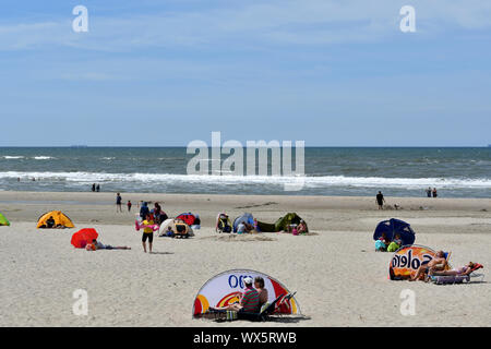 Les gens sur la plage de l'île de Texel (pays-Bas) Banque D'Images