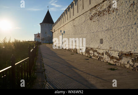 Mur de défense en pierre du sud et du sud-est de tour ronde du Kremlin de Tobolsk. Tobolsk. La Russie Banque D'Images