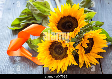 Tournesols sur table Banque D'Images