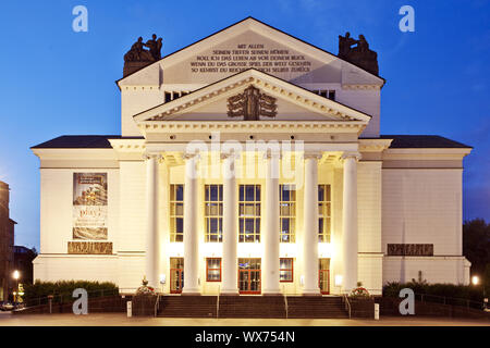 Théâtre de Duisbourg en soirée, Duisburg, Ruhr, Nordrhein-Westfalen, Germany, Europe Banque D'Images