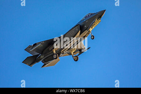 C'est tourné un Lockheed Martin F-35A Lightning II jet fighter effectue des exercices de formation sur Layton, Utah près de Hill Air Force Base, Utah, USA. Banque D'Images