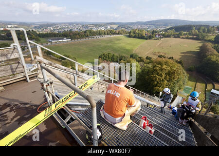 Meinhardus le saut à ski hill à partir de ci-dessus, le saut à ski en été, Lüdenscheid, Allemagne, Europe Banque D'Images