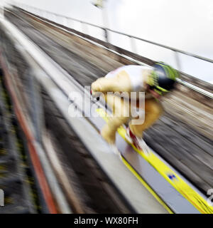 Sur le ski saut à ski hill Meinhardus en été, Lüdenscheid, Allemagne, Europe Banque D'Images