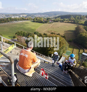 Meinhardus le saut à ski hill à partir de ci-dessus, le saut à ski en été, Lüdenscheid, Allemagne, Europe Banque D'Images