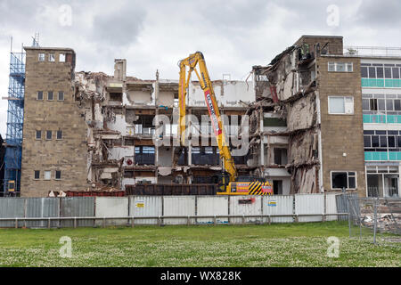 Des travaux de démolition sur l'ex Keighley College de Cavendish Street, Keighley Banque D'Images