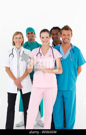 Groupe d'amis multi-ethnic doctors smiling at the camera Banque D'Images