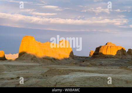 L'érosion éolienne paysage relief dans le coucher du soleil Banque D'Images