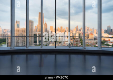 De grandes fenêtres avec abstract cityscape Banque D'Images