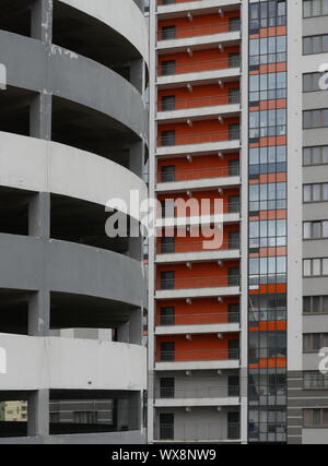 Parking gratuit et la construction de gratte-ciel Banque D'Images