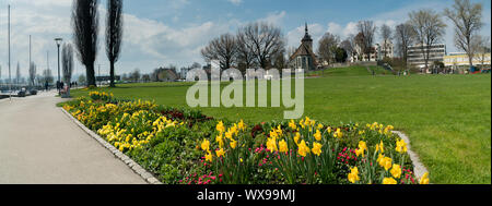 Aarbon, SG / Suisse - 7 Avril, 2019 : sections locales touristiques et profiter d'une belle journée de printemps sur la sho Banque D'Images