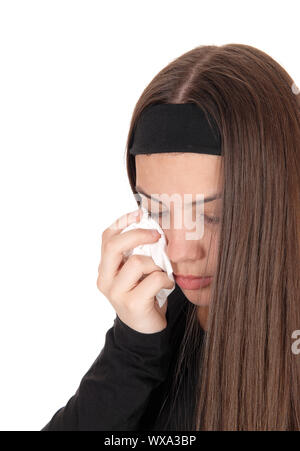 Pleurer adolescent fille avec de longs cheveux de brunette Banque D'Images