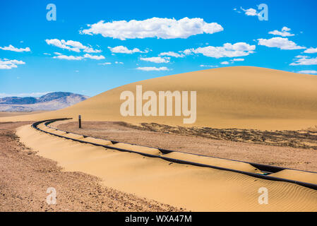 Les voies de chemin de fer après tempête de sable, la Namibie Banque D'Images