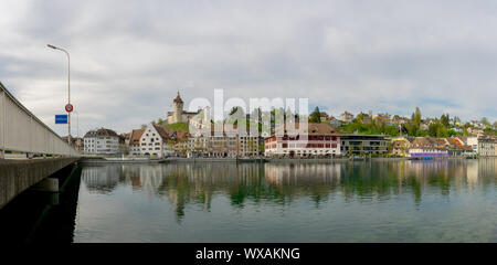 Schaffhausen, SH / Suisse - 22 Avril 2019 : vue de la ville de Schaffhouse avec le pont de l'ACR Banque D'Images