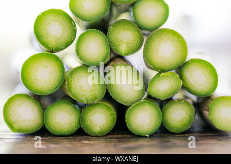 Close up macro-vision d'asperges vertes fraîches bio Banque D'Images
