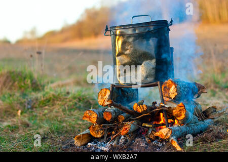 Camping électrique sur la gravure de camp dans la lumière du matin Banque D'Images