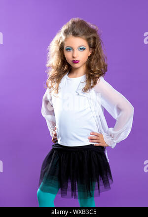 Maquillage mode enfants fashiondoll kid girl sur purple Banque D'Images