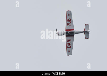 YAK 50 dans un air à la 70e annual Canadian International Air Show (CIAS) au-dessus du lac Ontario à Toronto, ON, Canada le 1 septembre 2019 Banque D'Images