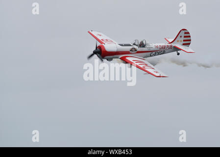 YAK 50 dans un air à la 70e annual Canadian International Air Show (CIAS) au-dessus du lac Ontario à Toronto, ON, Canada le 1 septembre 2019 Banque D'Images