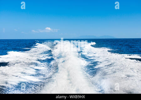 Service de bateau sur la surface de l'eau Banque D'Images