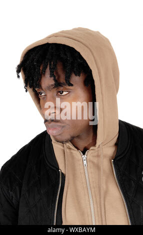 Jeune homme africain dans un libre de droit avec une longueur Banque D'Images