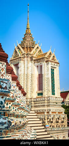 Belle vue rapprochée de la guerre Arun. Bangkok, Thaïlande. Panorama vertical Banque D'Images