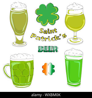 Hand drawn illustration de Saint Patrick quatre pintes de bière, trèfles et le drapeau irlandais, doodles collection isolated on white Banque D'Images