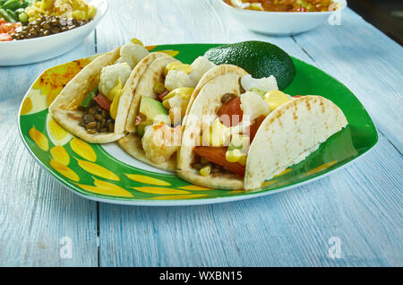 Chou-fleur rôti et Tacos de lentilles Banque D'Images