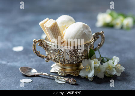 Glace vanille bio artisanale. Banque D'Images