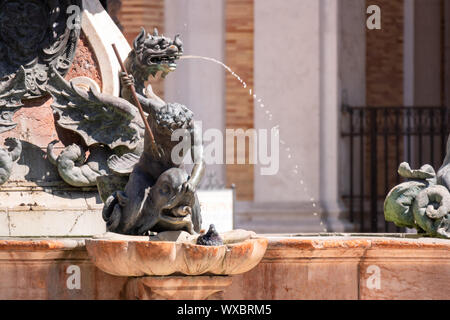 Fontaine à la Basilique della Santa Casa en Italie Marche Banque D'Images