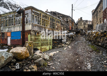 Vieux village de maisons dans ushguli Banque D'Images