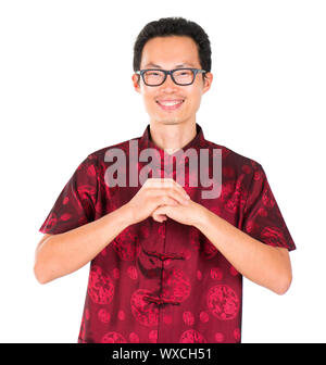 L'homme en Chine en chinois traditionnel costume Tang accueil, isolé sur fond blanc Banque D'Images