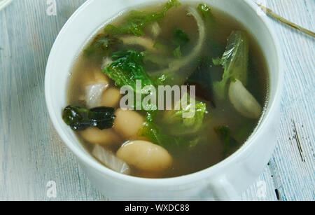 Soupe de haricots et de scarole italo-américain Banque D'Images