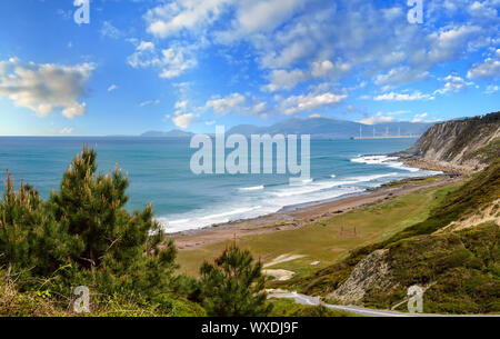 Beach Azkorri Gorrondatxe ou vue. Banque D'Images