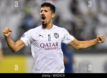 Doha, Qatar. 16 Sep, 2019. Baghdad Bounedjah de Al Sadd célèbre après avoir marqué pendant la deuxième partie de l'Arabie contre match quart Al-Nassr lors de la Ligue des Champions de l'AFC à Doha, capitale du Qatar, le 16 septembre 2019. Al Sadd a remporté le match 3-1 et se sont qualifiés pour les demi-finales sur un score de 4-3. Nikku Crédit : Crédit : Xinhua/Xinhua/Alamy Live News Banque D'Images