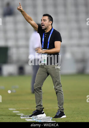 Doha, Qatar. 16 Sep, 2019. Le qatari Al Sadd entraîneur en chef Xavi Hernandez donne des instructions au cours de la deuxième étape de l'Arabie contre match quart Al-Nassr lors de la Ligue des Champions de l'AFC à Doha, capitale du Qatar, le 16 septembre 2019. Al Sadd a remporté le match 3-1 et se sont qualifiés pour les demi-finales sur un score de 4-3. Nikku Crédit : Crédit : Xinhua/Xinhua/Alamy Live News Banque D'Images