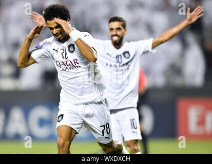 Doha, Qatar. 16 Sep, 2019. Akram Afif (L) d'Al Sadd célèbre après avoir marqué pendant la deuxième partie de l'Arabie contre match quart Al-Nassr lors de la Ligue des Champions de l'AFC à Doha, capitale du Qatar, le 16 septembre 2019. Al Sadd a remporté le match 3-1 et se sont qualifiés pour les demi-finales sur un score de 4-3. Nikku Crédit : Crédit : Xinhua/Xinhua/Alamy Live News Banque D'Images